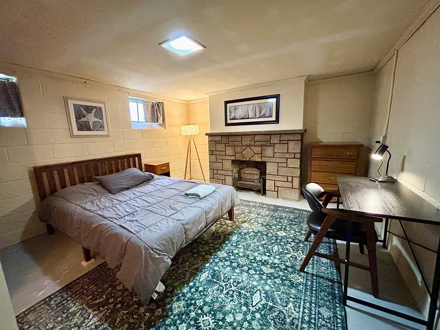 7 bed, 2400 sqft, $750 — Photo 1