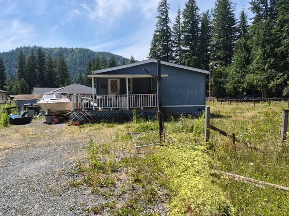 8683 Bell Ct, Maple Falls, WA 98266