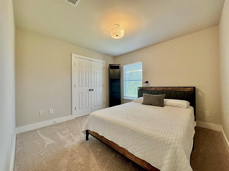 1404 Laguna Cv — Photo 8