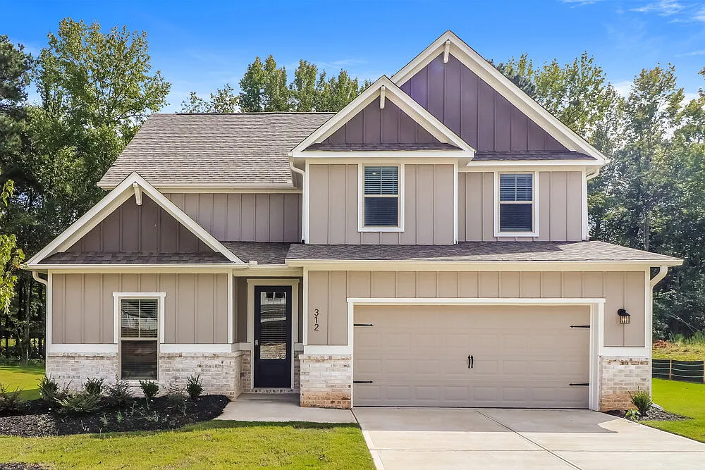 4 bed, 2.5 bath, 2476 sqft, $2,450 — Photo 1
