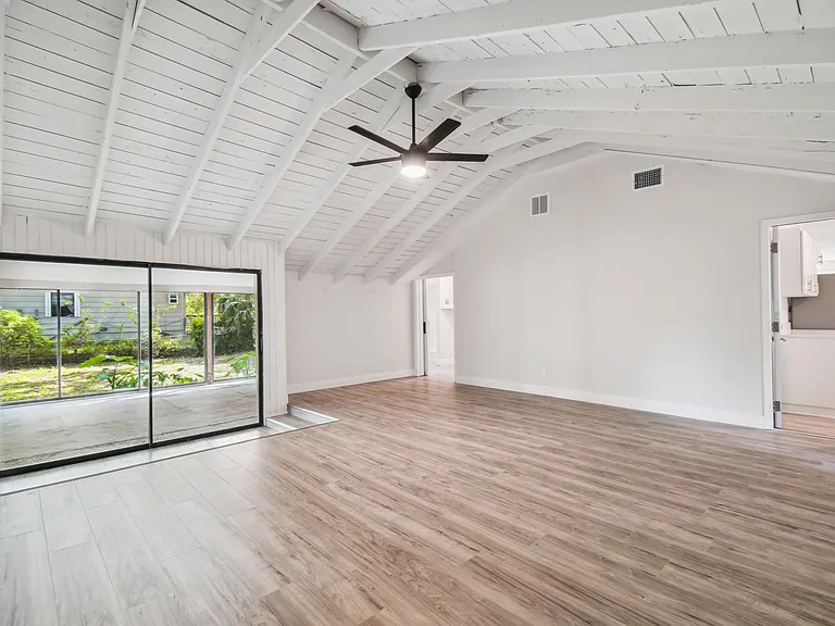 5710 Kenwood Ave — Photo 18