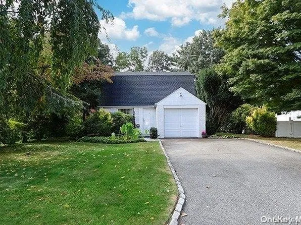 195 Parkside Drive, Roslyn Heights, NY 11577