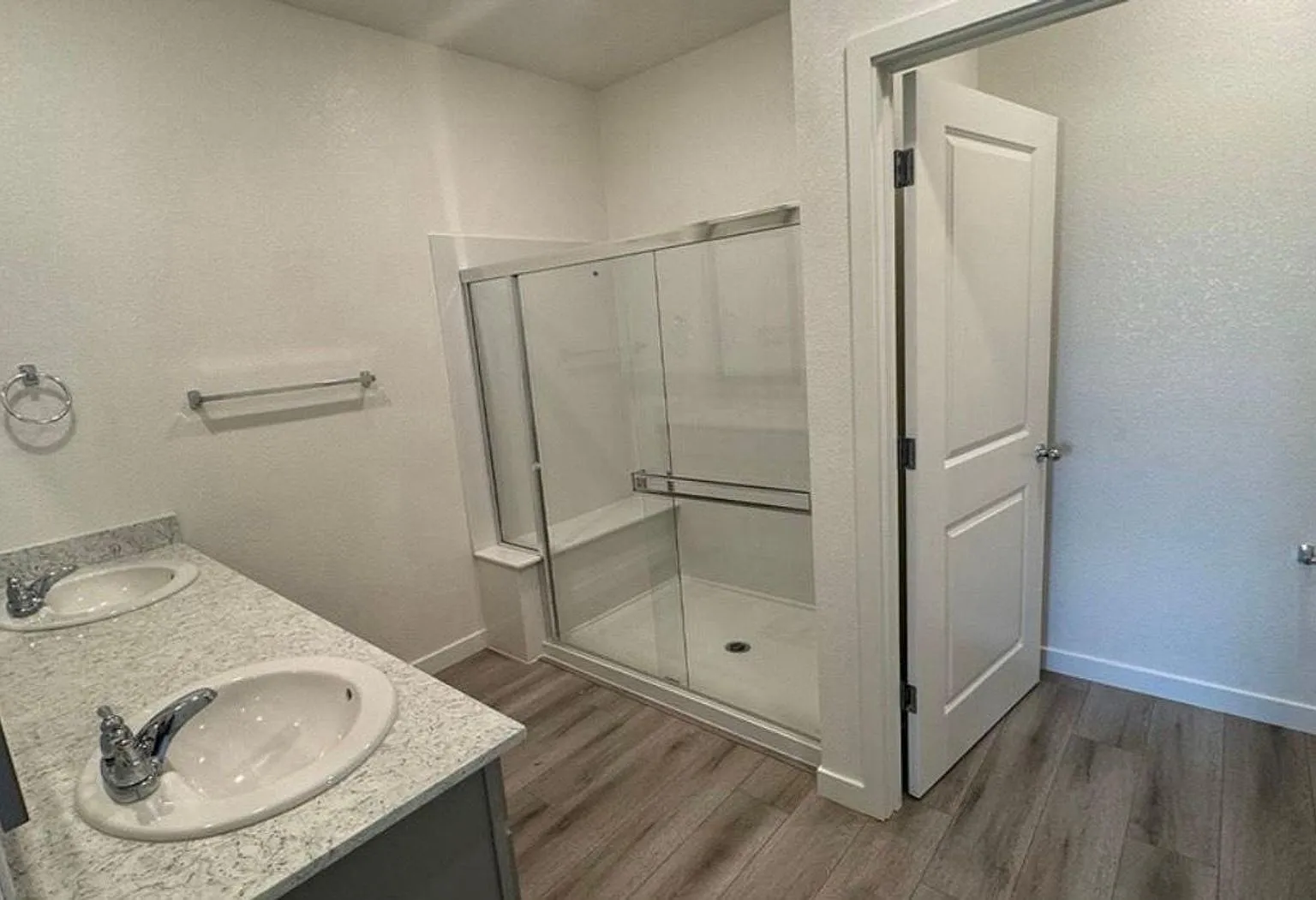 Brand New (Solar) 4/2 W/Massive Backyard Roseville! *Please Read Entire Ad For Viewings!! — Photo 2