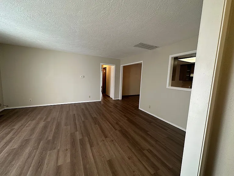 8304 NW 8th St — Photo 3