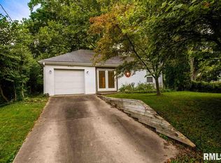 516 Carola St, Creve Coeur, IL