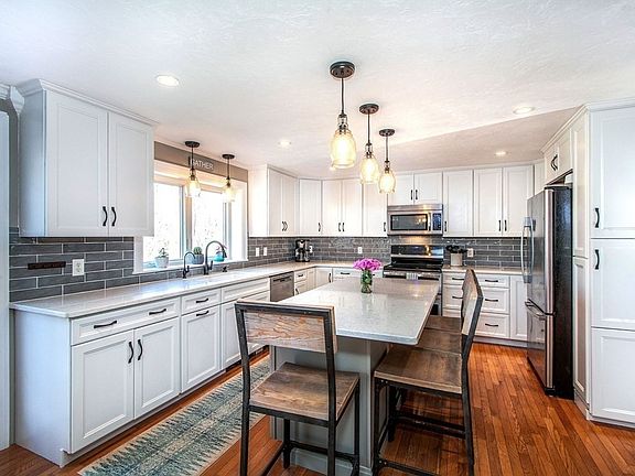 4th image of 53 Turnberry Dr