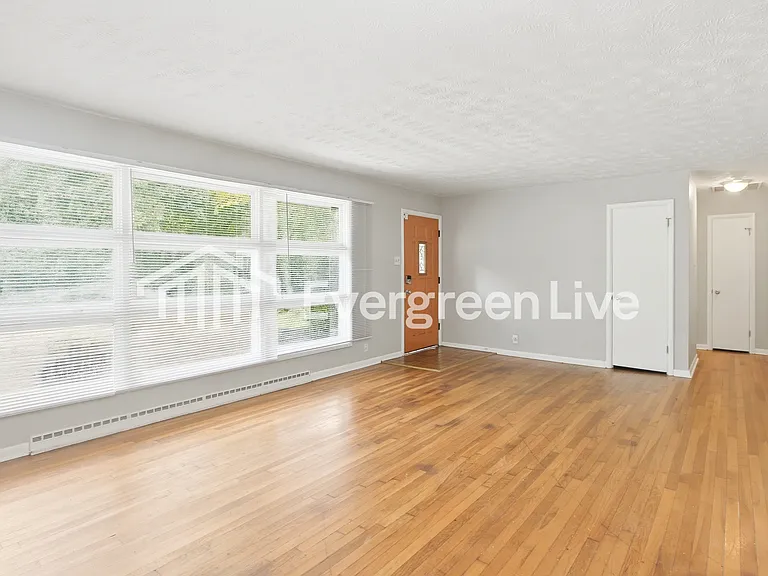 1120 Hathaway Dr — Photo 4