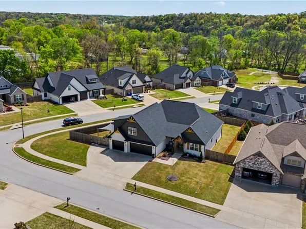 277 Mill Park Ln, Springdale, AR 72762