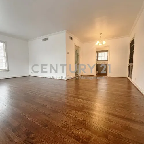 6904 Westchester Dr #4 Photo 1