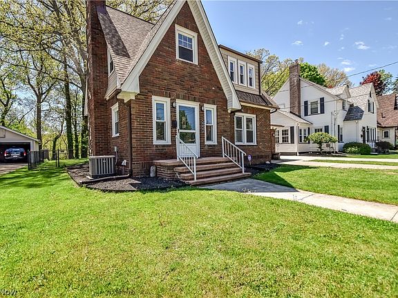 2nd image of 909 Lincoln Dr