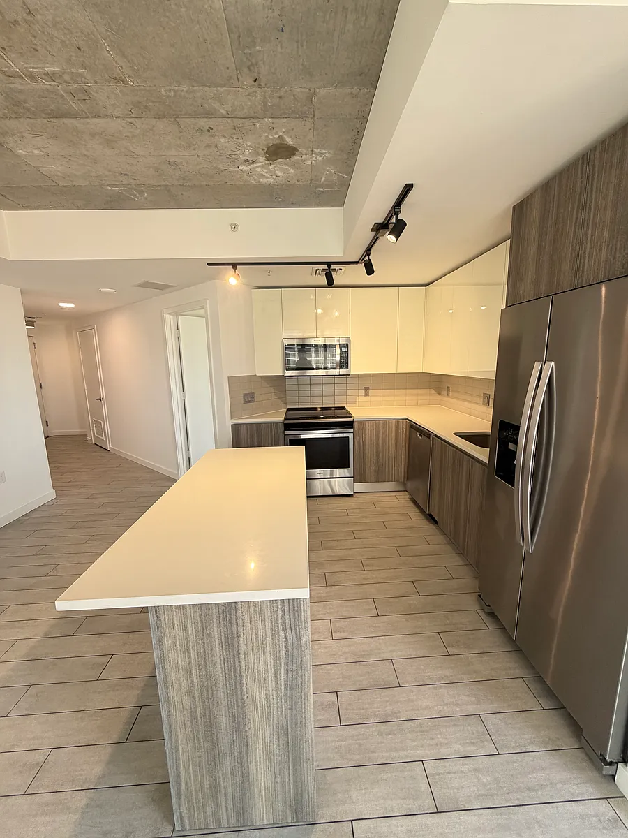 Building Photo - 40 NE 28th St #B2