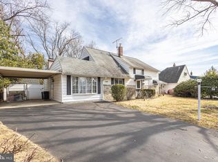 20 Neptune Ln, Levittown, PA 19054