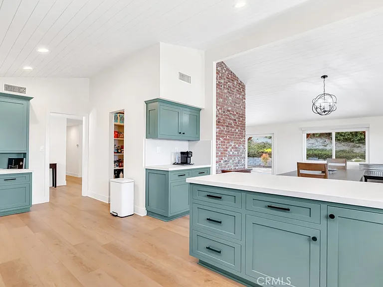 20509 Rhoda St — Photo 5