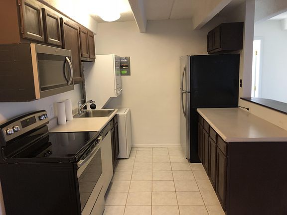 3rd image of 1180 Yosemite St #313-1