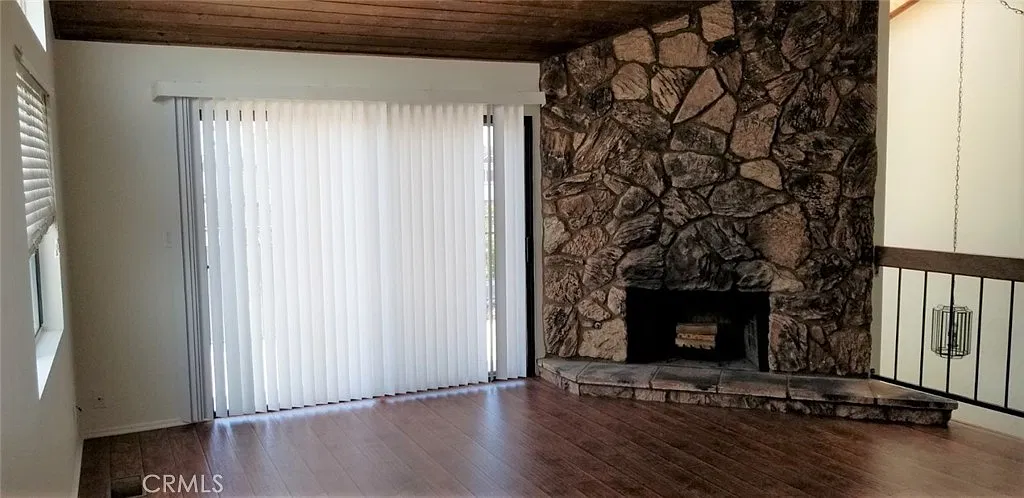 2 bed, 2.5 bath, 1513 sqft, $4,200 — Photo 2
