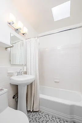 Rented by Keller Williams NYC | media 8