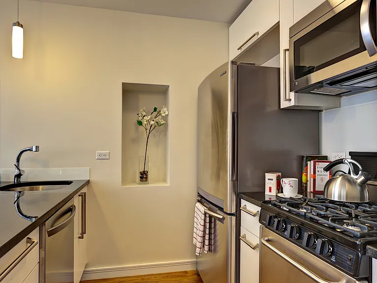 40 Gold St #9-A — Photo 6