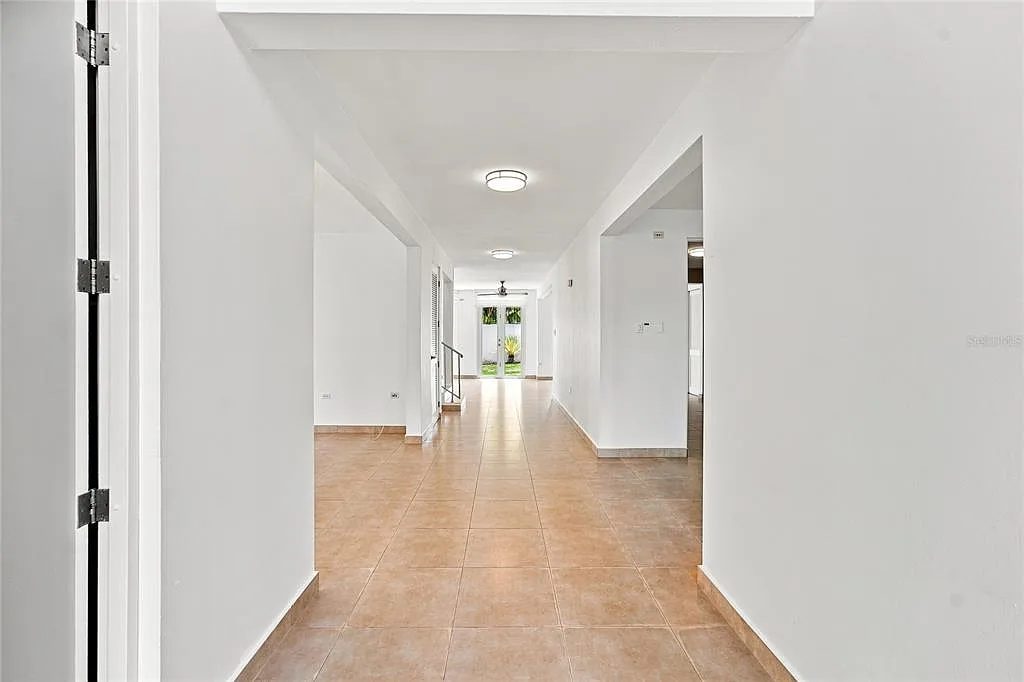4 bed, 3.5 bath, 4200 sqft, $5,000 — Photo 4