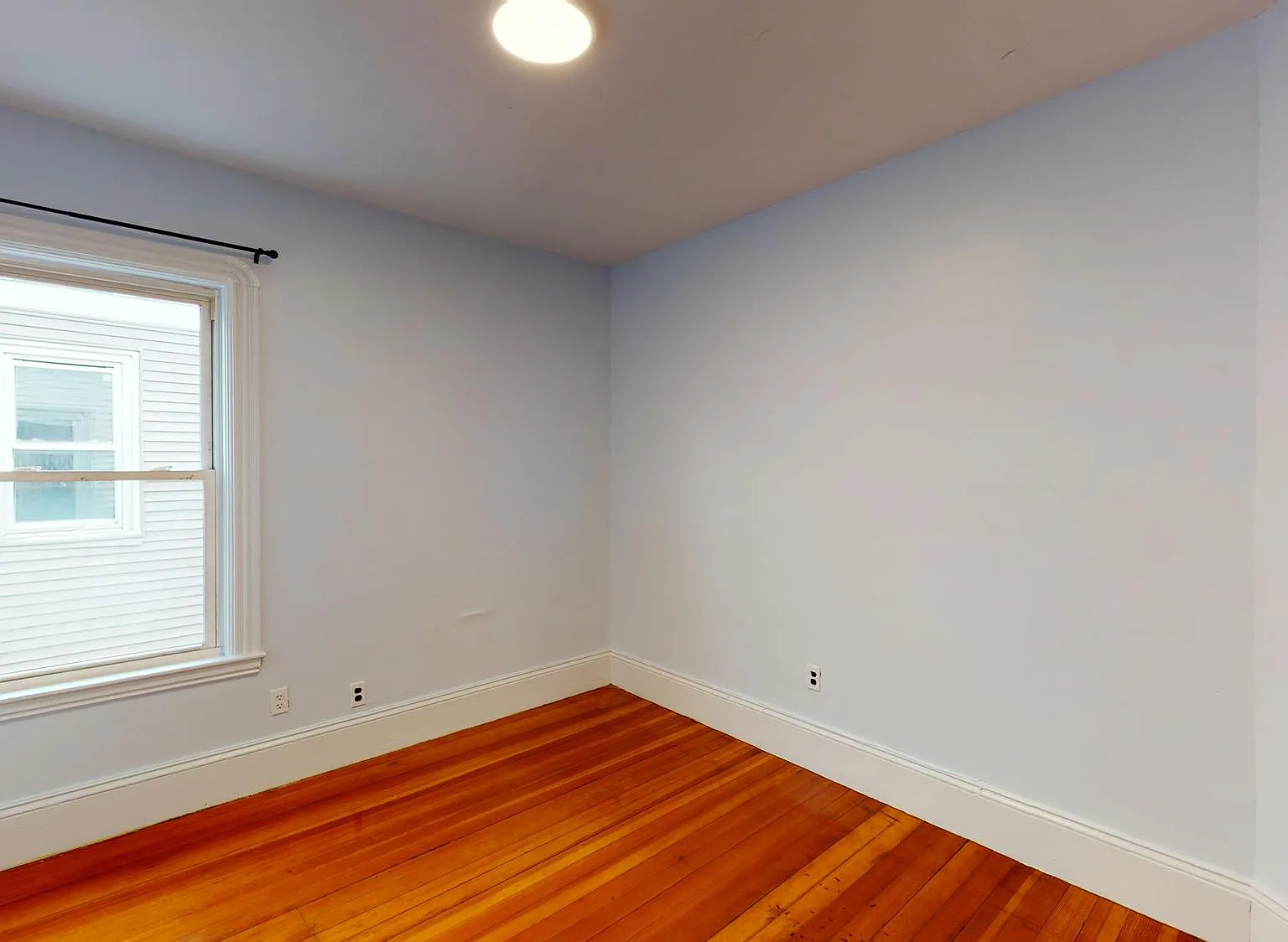 4 bed, 9999 sqft, $2,800 — Photo 3