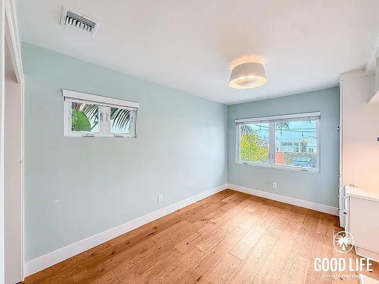 2151 Cambridge Ave — Photo 7