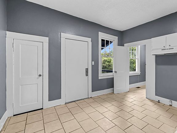 4th image of 963 3rd St W