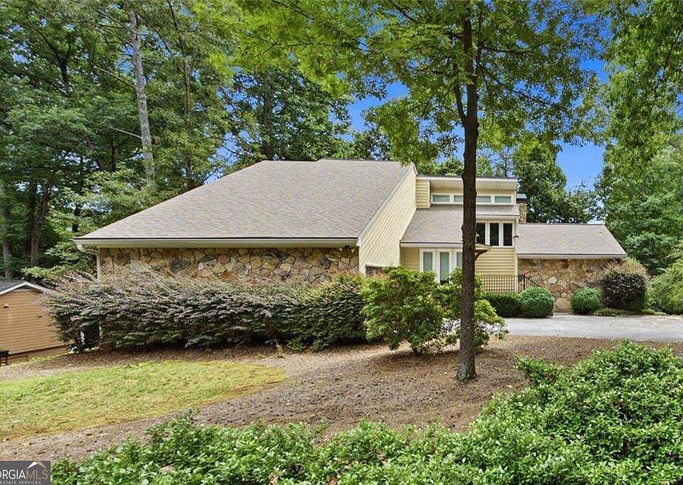 1st image of 2990 Ascot Ln
