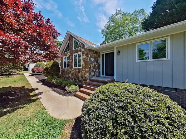 111 Steeplechase Ct, Simpsonville, SC 29681