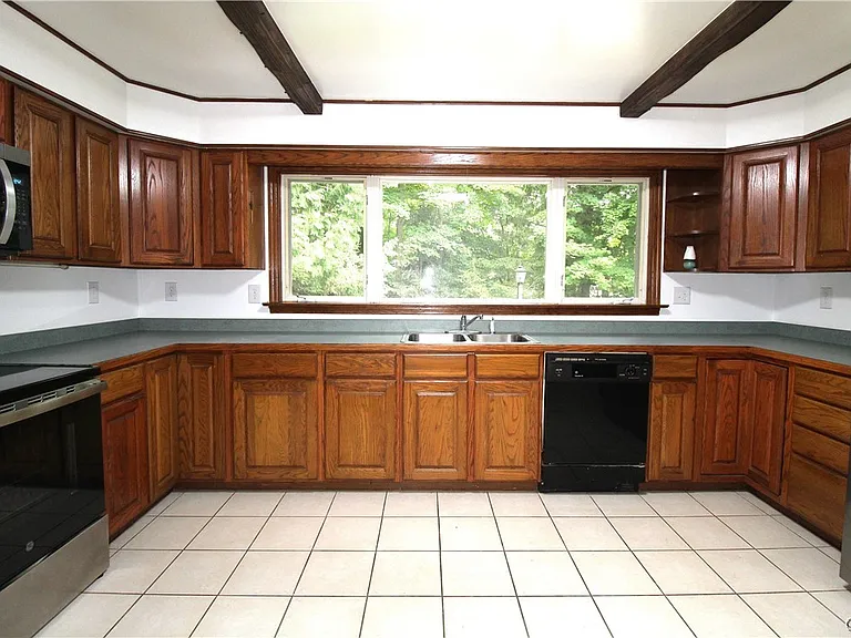 24 Forest Rd — Photo 25