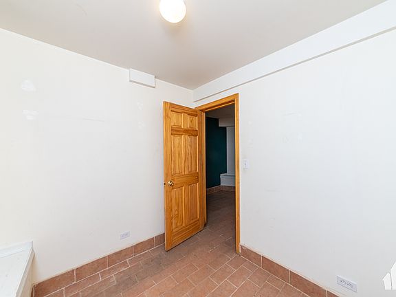 3rd image of 4612 N Claremont Ave #G