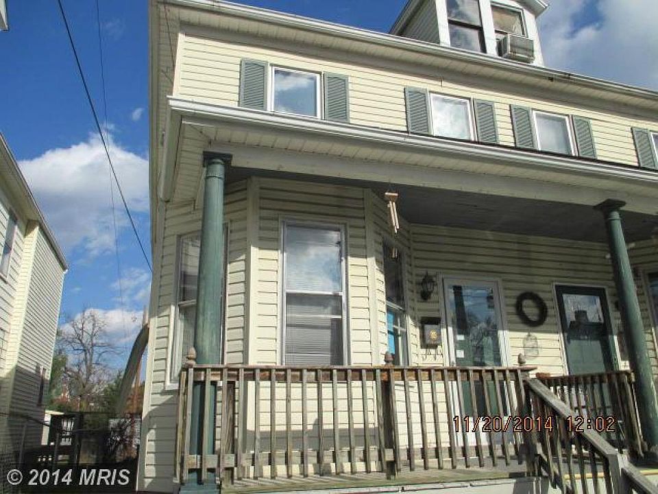 1st image of 124 E 1st St