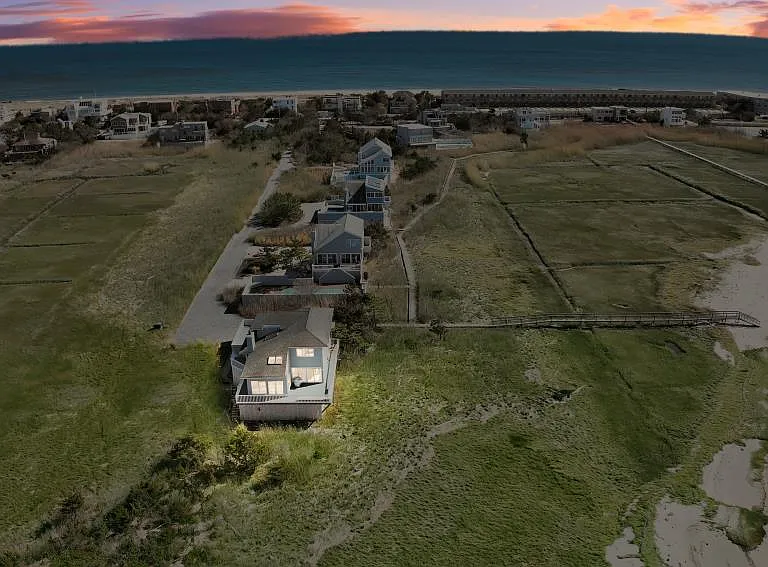 552 Dune Rd — Photo 4