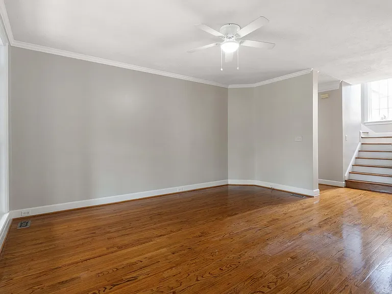 806 Willow Lake Dr — Photo 9