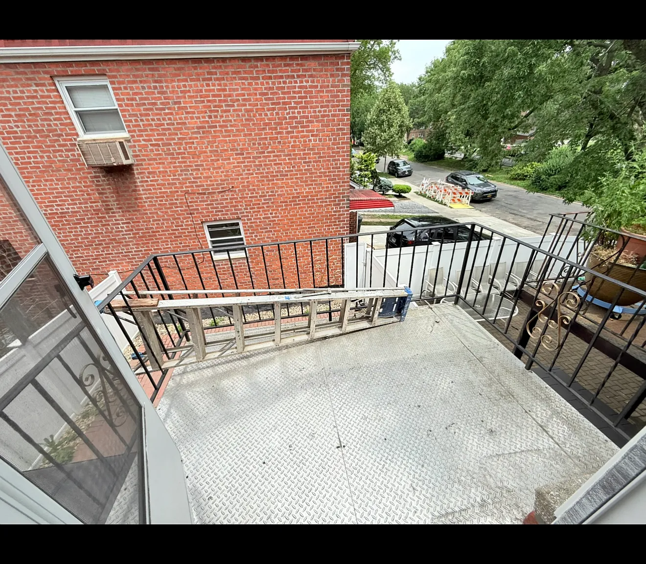 2 bed, 1000 sqft, $3,100 — Photo 2