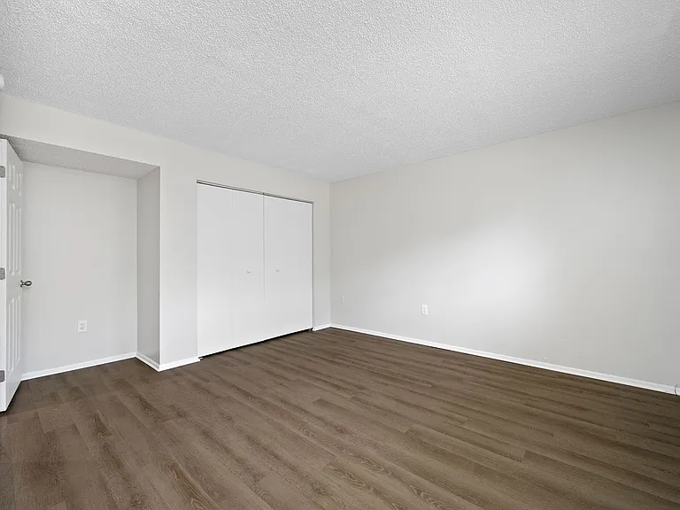 1767 Leo Ln S — Photo 23