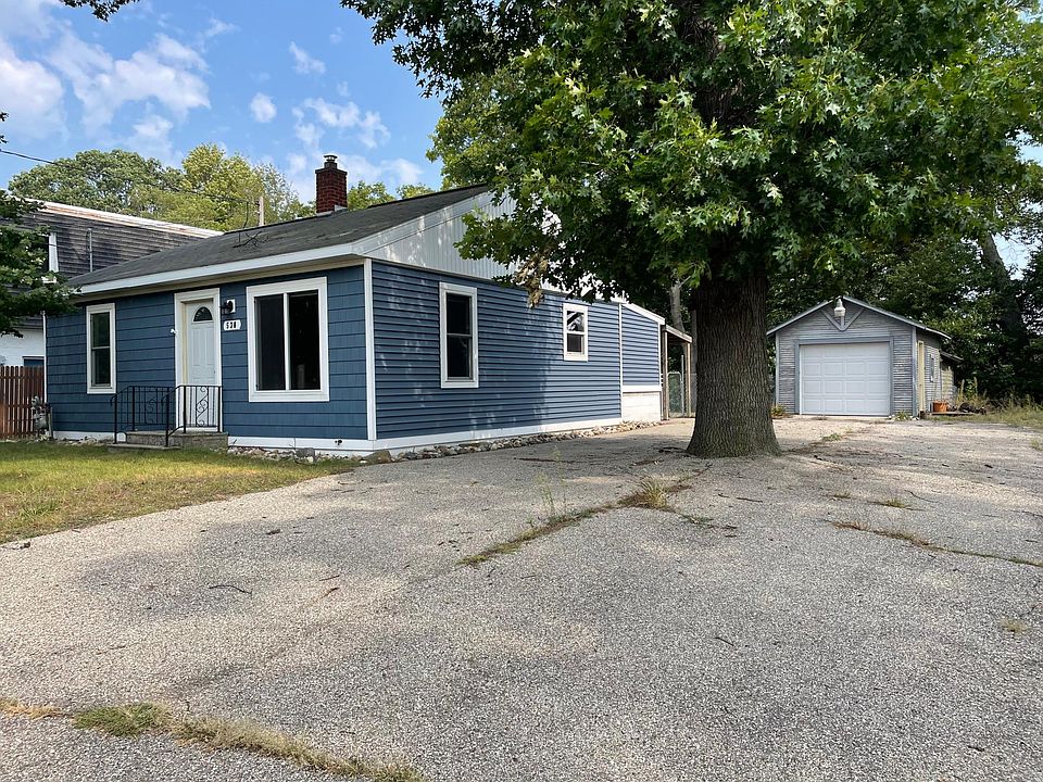 530 Oak St, Ferrysburg, MI 49409 Zillow
