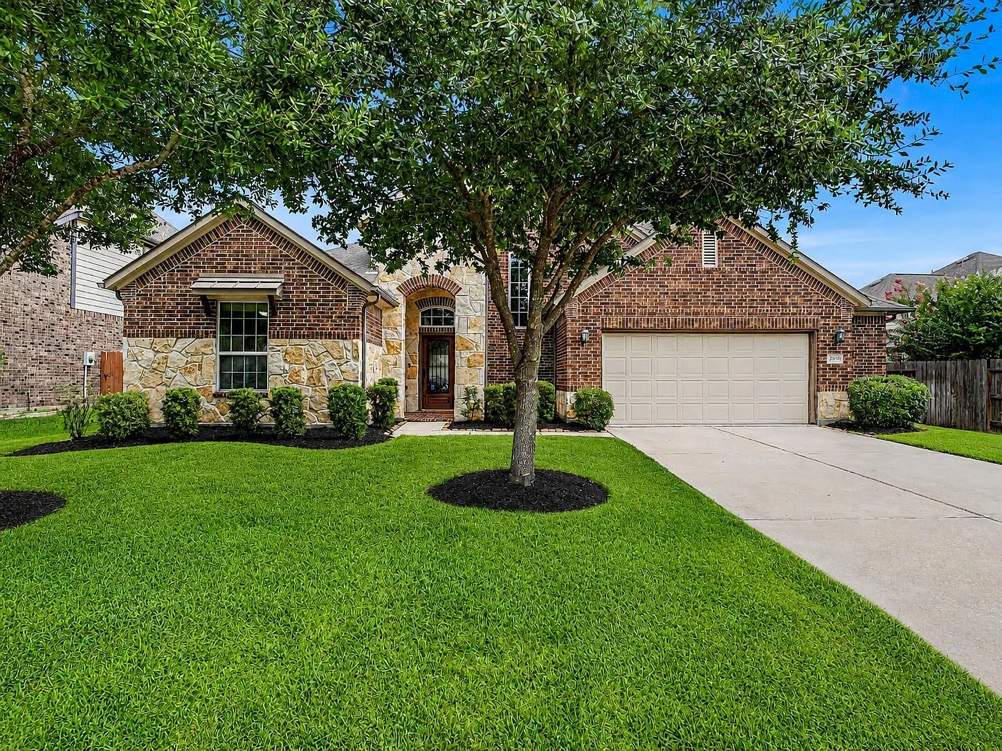 4 bed, 3.0 bath, 3350 sqft, $3,000 — Photo 1
