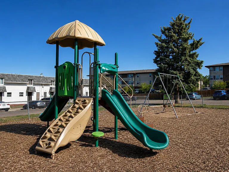 Montview Heights — Photo 8