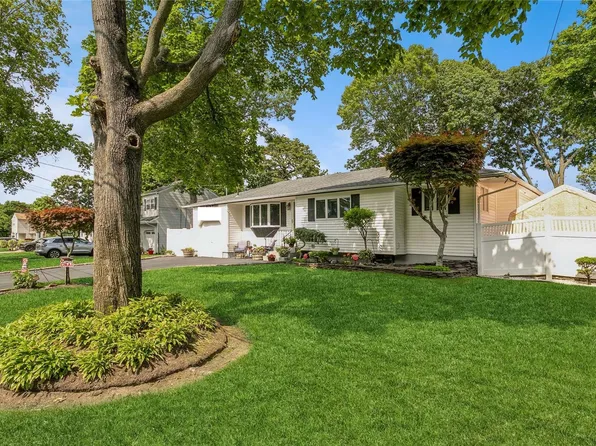 5 N Larry Road, Selden, NY 11784