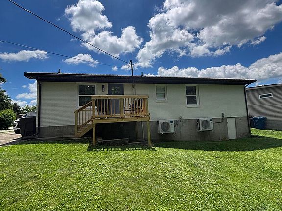 2nd image of 122 Spruce Ct