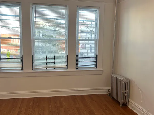 725 Garfield Avenue image 6 of 36