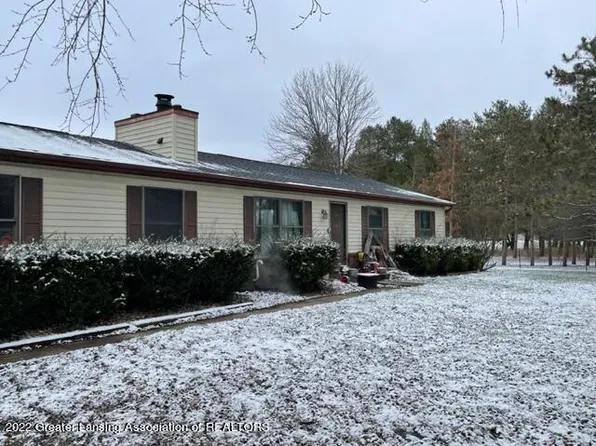 5799 E Price Rd, Saint Johns, MI 48879