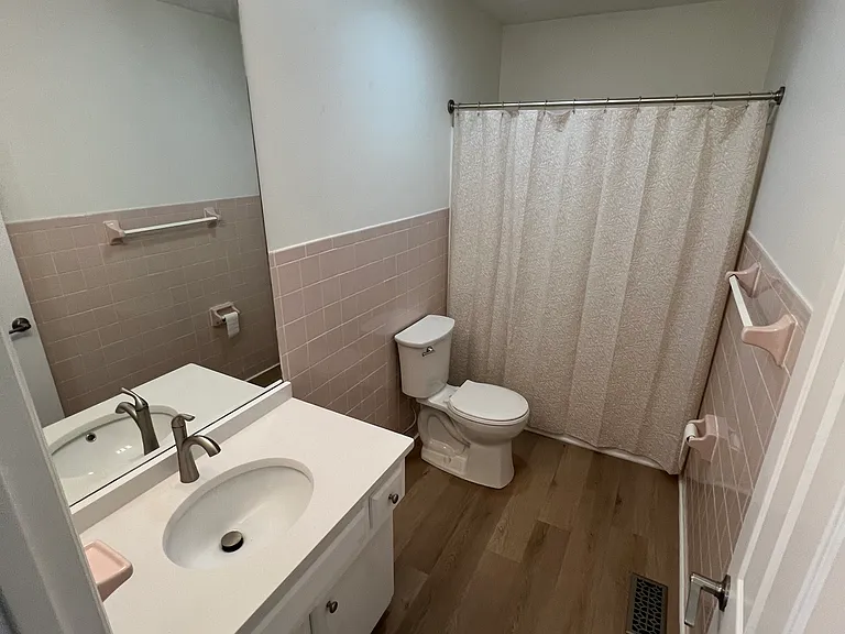 429 Westwood Dr #4 — Photo 21