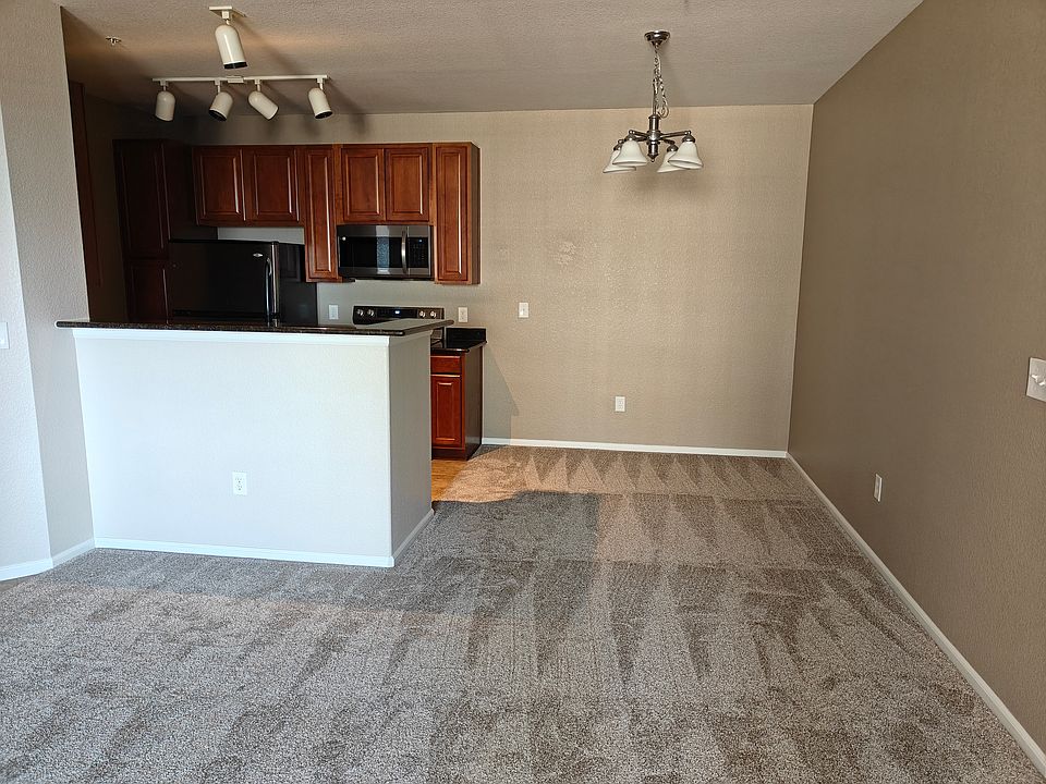 kitchen / dining area