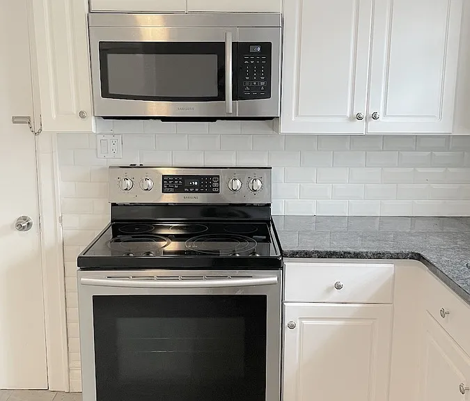 1652 Victoria Ave #UPPER — Photo 10