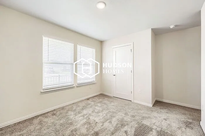 414 Rose Ave — Photo 8
