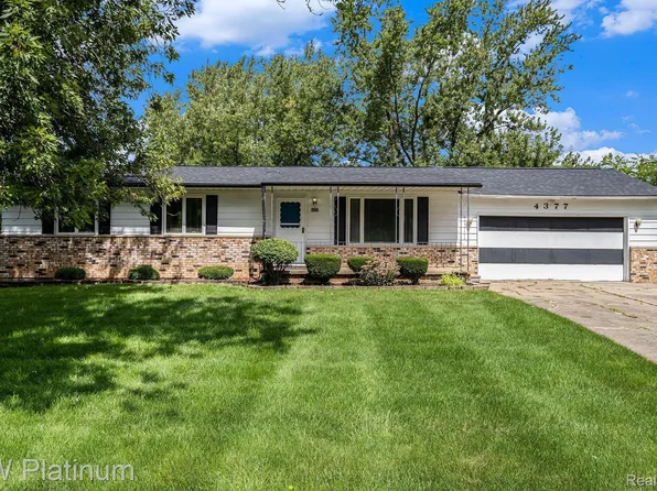 4377 Robindale Dr, Burton, MI 48519