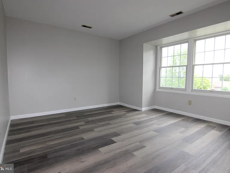 228 Spring House Ln — Photo 14