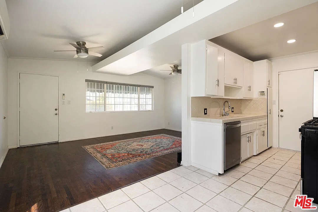 2 bed, 2.0 bath, 855 sqft, $4,850 — Photo 4