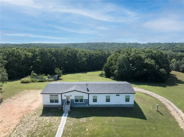 1546 1st Ave NE, Gravette, AR 72736