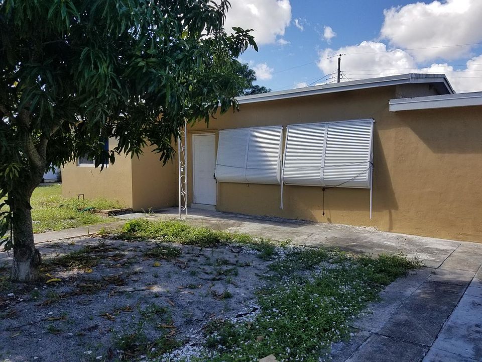 1st image of 2411 NE 4th St